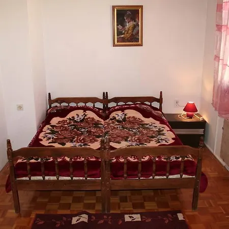 Pelister 아파트 메덜린